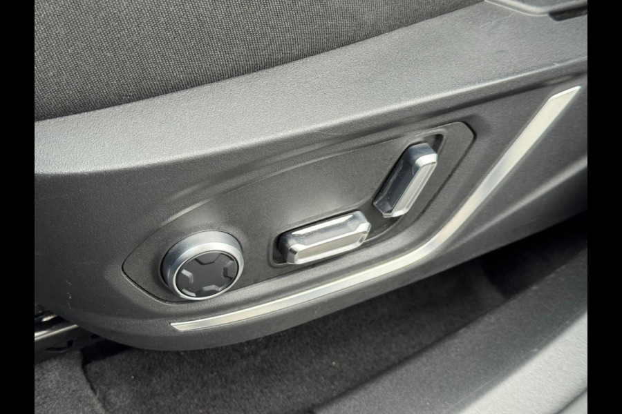 Lynk & Co 01 1.5 Black Edition Panoramadak/360° Camera/ACC/Stoelverwarming