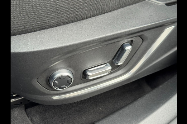 Lynk & Co 01 1.5 Black Edition Panoramadak/360° Camera/ACC/Stoelverwarming