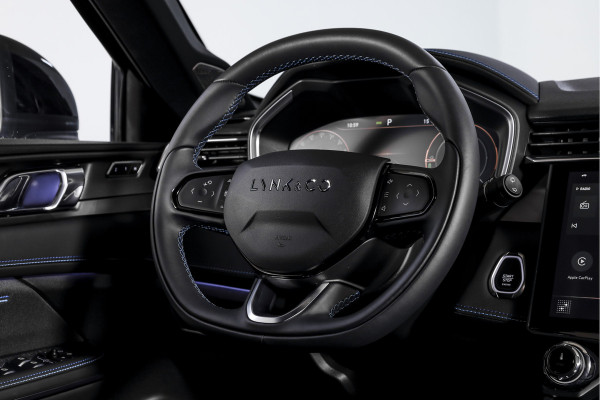 Lynk & Co 01 1.5 PHEV 261PK MY23 | Donkere hemel | 360 Camera | 7.4 kWh Boordlader | S/K-panodak | Adapt. Cruise | Memory | Elek. klep | LM 20" | 1798