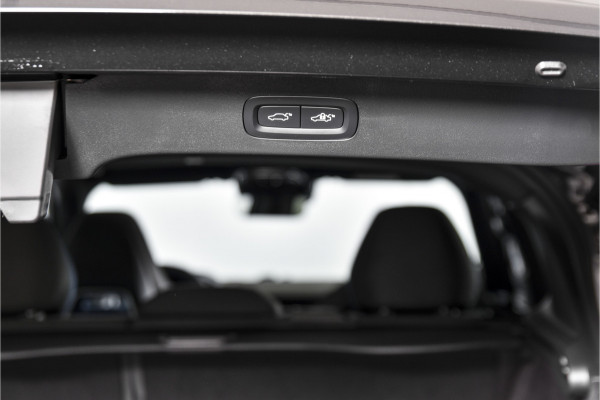 Lynk & Co 01 1.5 PHEV 261PK MY23 | Donkere hemel | 360 Camera | 7.4 kWh boordlader | S/K-panodak | Adapt. Cruise | Memory | Elek. klep | LM 20" | 2285