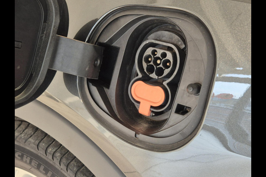 Opel Ampera-E Business 60 kWh Apple Carplay | Keyless | Parkeersensoren Voor/Achter | Stoel/Stuurverwarming |