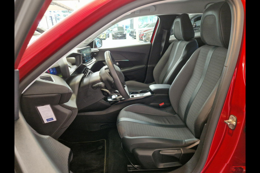 Peugeot e-2008 EV Allure Pack 50 kWh 11kW 3-Fase | Achteruitrijcamera | Climate Control | Parkeersensoren achter