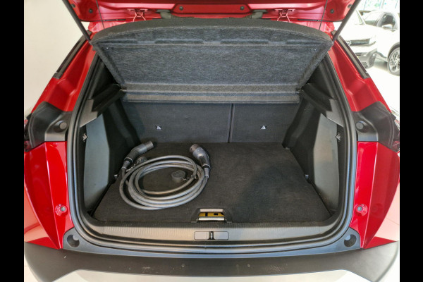 Peugeot e-2008 EV Allure Pack 50 kWh 11kW 3-Fase | Achteruitrijcamera | Climate Control | Parkeersensoren achter