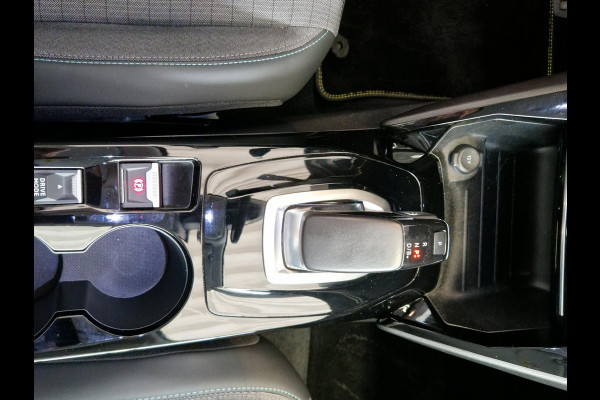Peugeot e-2008 EV Allure Pack 50 kWh 11kW 3-Fase | Achteruitrijcamera | Climate Control | Parkeersensoren achter