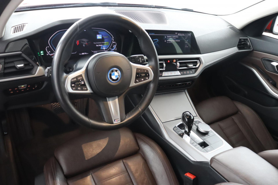 BMW 3 Serie Touring 320e Business Edition Plus|Laser|Leder|Sportstoelen|Adaptive Cruise Control