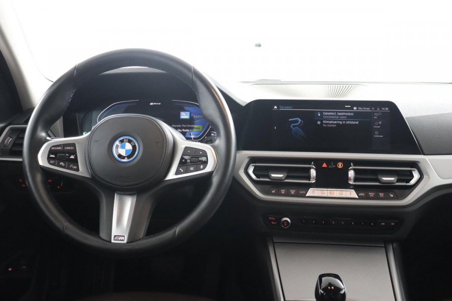 BMW 3 Serie Touring 320e Business Edition Plus|Laser|Leder|Sportstoelen|Adaptive Cruise Control