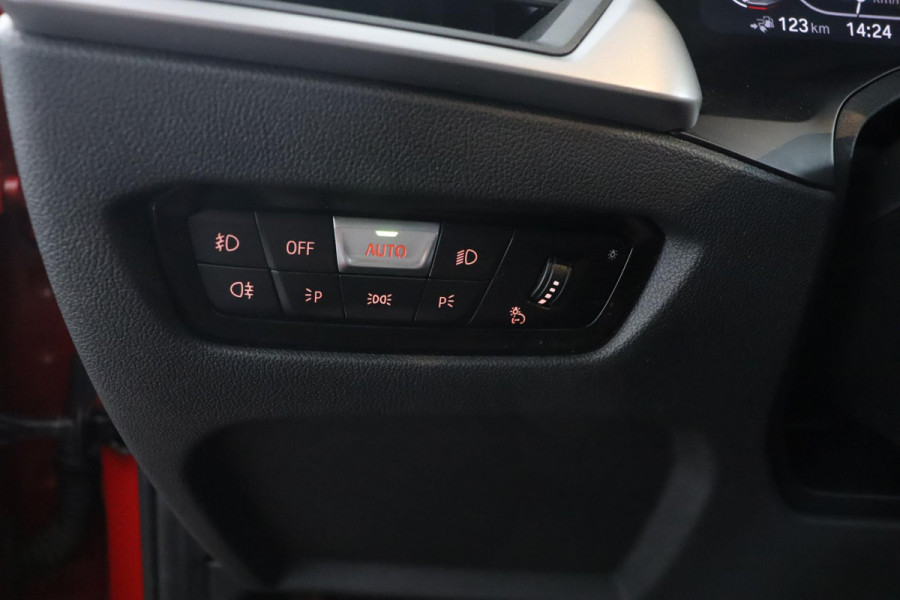 BMW 3 Serie Touring 320e Business Edition Plus|Laser|Leder|Sportstoelen|Adaptive Cruise Control