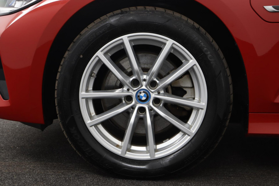 BMW 3 Serie Touring 320e Business Edition Plus|Laser|Leder|Sportstoelen|Adaptive Cruise Control