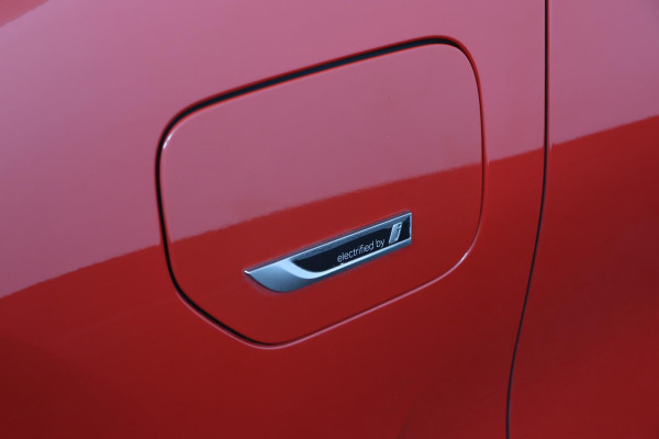 BMW 3 Serie Touring 320e Business Edition Plus|Laser|Leder|Sportstoelen|Adaptive Cruise Control