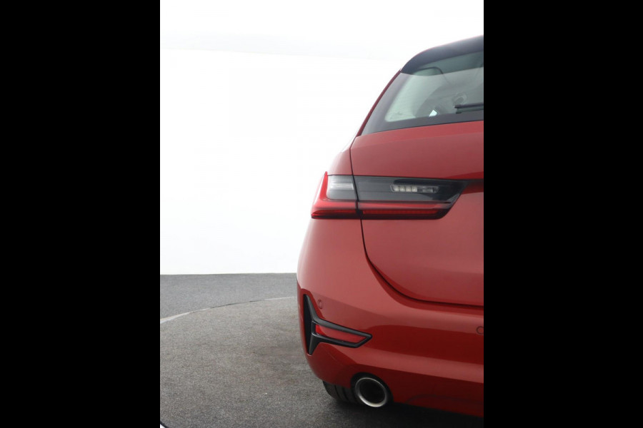 BMW 3 Serie Touring 320e Business Edition Plus|Laser|Leder|Sportstoelen|Adaptive Cruise Control