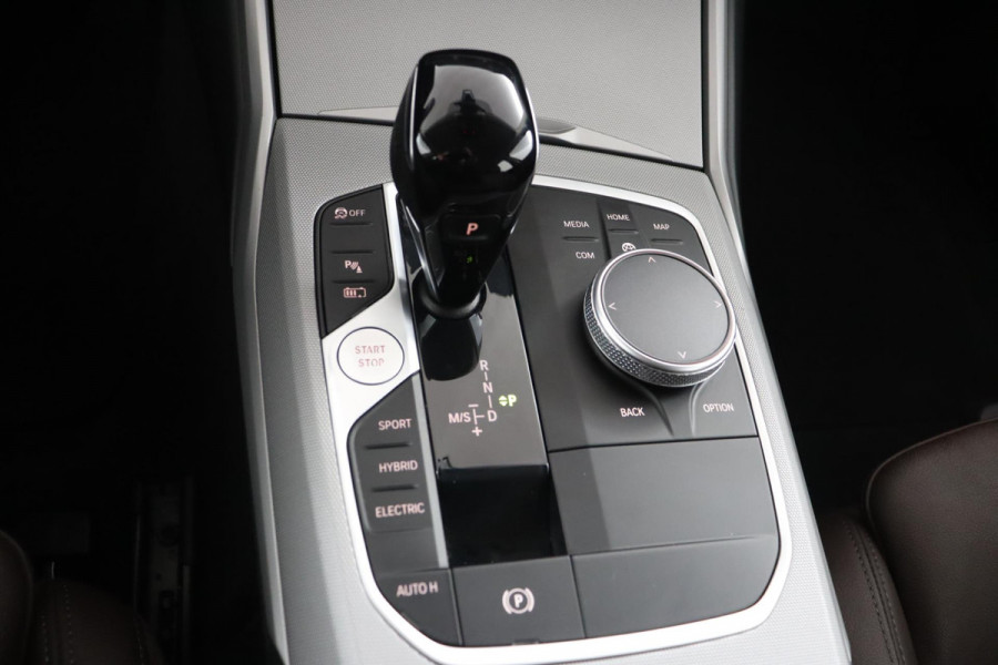 BMW 3 Serie Touring 320e Business Edition Plus|Laser|Leder|Sportstoelen|Adaptive Cruise Control