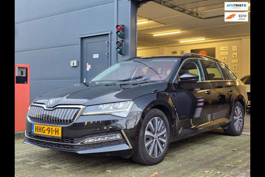 Škoda Superb Combi 1.4 TSI iV Business Edition Plus / STANDKACHEL / AFN.TREKHAAK / CRYSTAL LIGHTING / CAMERA / INCL. GARANTIE !