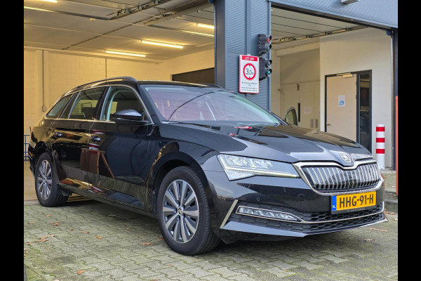 Škoda Superb Combi 1.4 TSI iV Business Edition Plus / STANDKACHEL / AFN.TREKHAAK / CRYSTAL LIGHTING / CAMERA / INCL. GARANTIE !