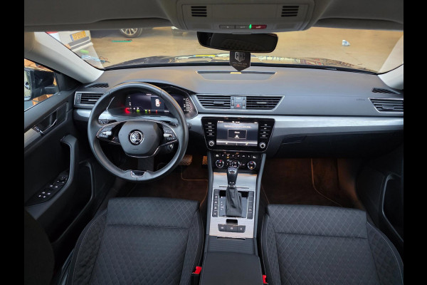 Škoda Superb Combi 1.4 TSI iV Business Edition Plus / STANDKACHEL / AFN.TREKHAAK / CRYSTAL LIGHTING / CAMERA / INCL. GARANTIE !