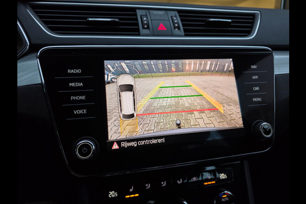 Škoda Superb Combi 1.4 TSI iV Business Edition Plus / STANDKACHEL / AFN.TREKHAAK / CRYSTAL LIGHTING / CAMERA / INCL. GARANTIE !