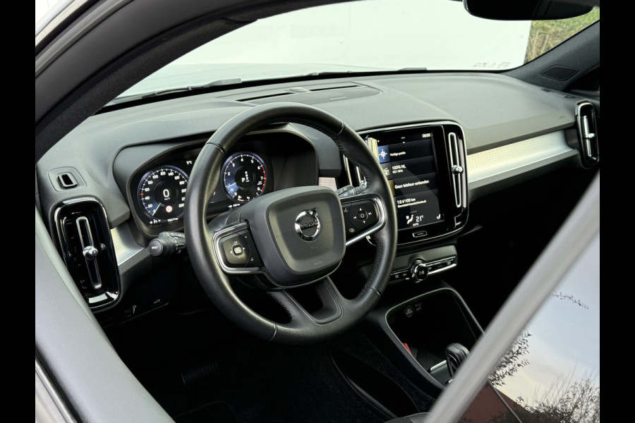 Volvo XC40 1.5 T3 Momentum Pro | CarPlay | H/K | Elek. Achterklep | Camera | 18 inch