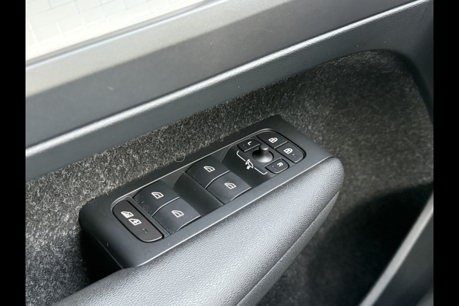 Volvo XC40 1.5 T3 Momentum Pro | CarPlay | H/K | Elek. Achterklep | Camera | 18 inch