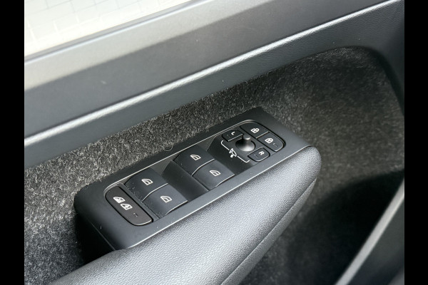 Volvo XC40 1.5 T3 Momentum Pro | CarPlay | H/K | Elek. Achterklep | Camera | 18 inch