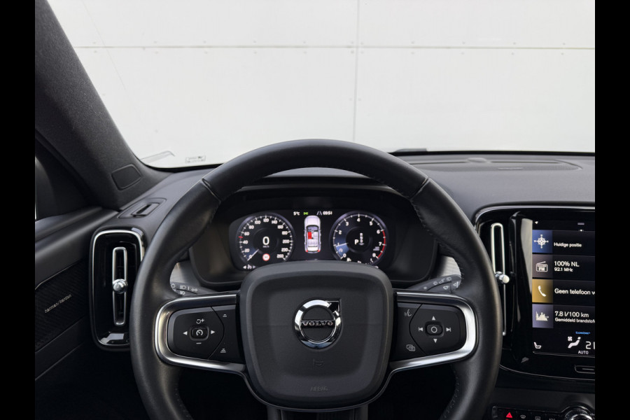 Volvo XC40 1.5 T3 Momentum Pro | CarPlay | H/K | Elek. Achterklep | Camera | 18 inch