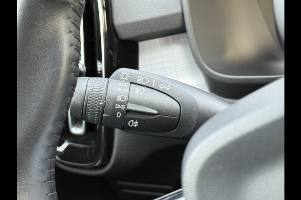 Volvo XC40 1.5 T3 Momentum Pro | CarPlay | H/K | Elek. Achterklep | Camera | 18 inch