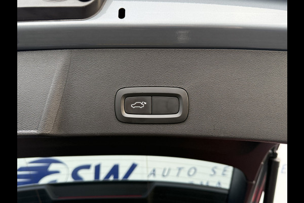 Volvo XC40 1.5 T3 Momentum Pro | CarPlay | H/K | Elek. Achterklep | Camera | 18 inch