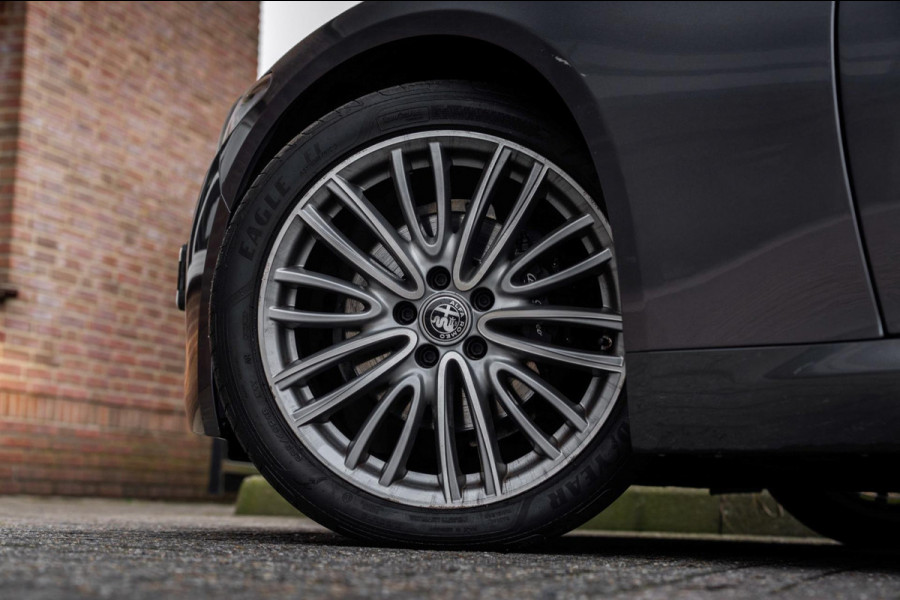 Alfa Romeo Giulia 2.0T Super 200 PK Aut. Xenon Leder Keyless PDC Camera 18''