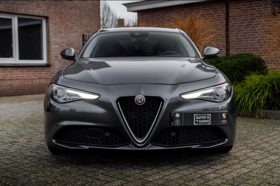 Alfa Romeo Giulia 2.0T Super 200 PK Aut. Xenon Leder Keyless PDC Camera 18''