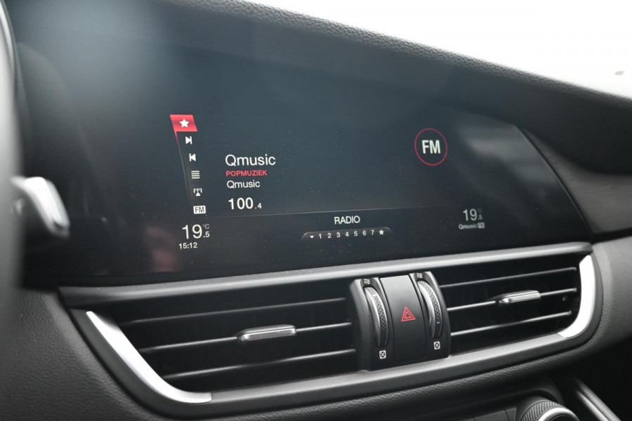 Alfa Romeo Giulia 2.0T Super 200 PK Aut. Xenon Leder Keyless PDC Camera 18''