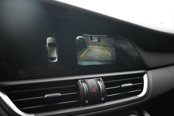 Alfa Romeo Giulia 2.0T Super 200 PK Aut. Xenon Leder Keyless PDC Camera 18''