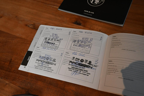 Alfa Romeo Giulia 2.0T Super 200 PK Aut. Xenon Leder Keyless PDC Camera 18''