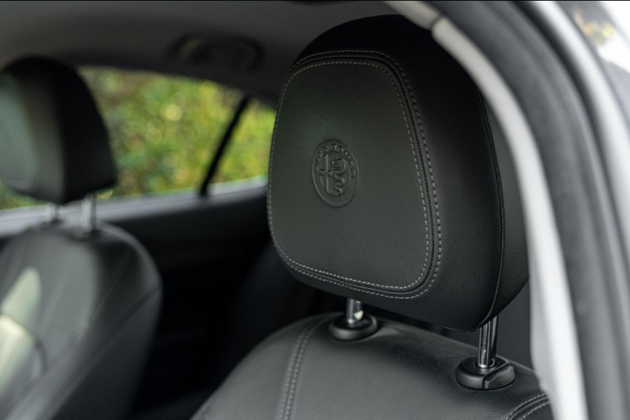Alfa Romeo Giulia 2.0T Super 200 PK Aut. Xenon Leder Keyless PDC Camera 18''