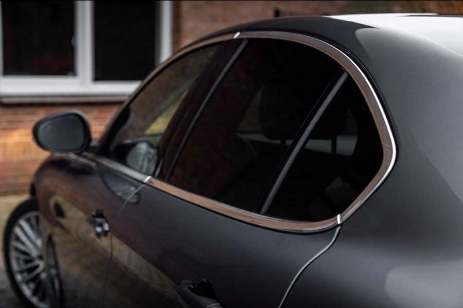 Alfa Romeo Giulia 2.0T Super 200 PK Aut. Xenon Leder Keyless PDC Camera 18''