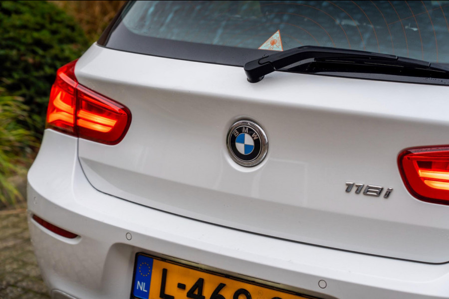 BMW 1-serie 118i Edition Shadow 136 PK Keyless Leder Stoelverwarming 17''
