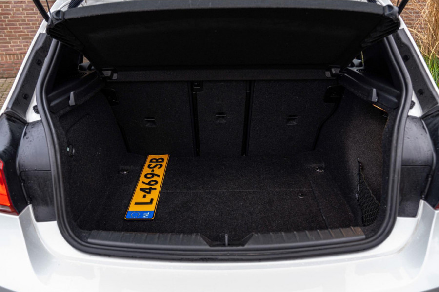 BMW 1-serie 118i Edition Shadow 136 PK Keyless Leder Stoelverwarming 17''