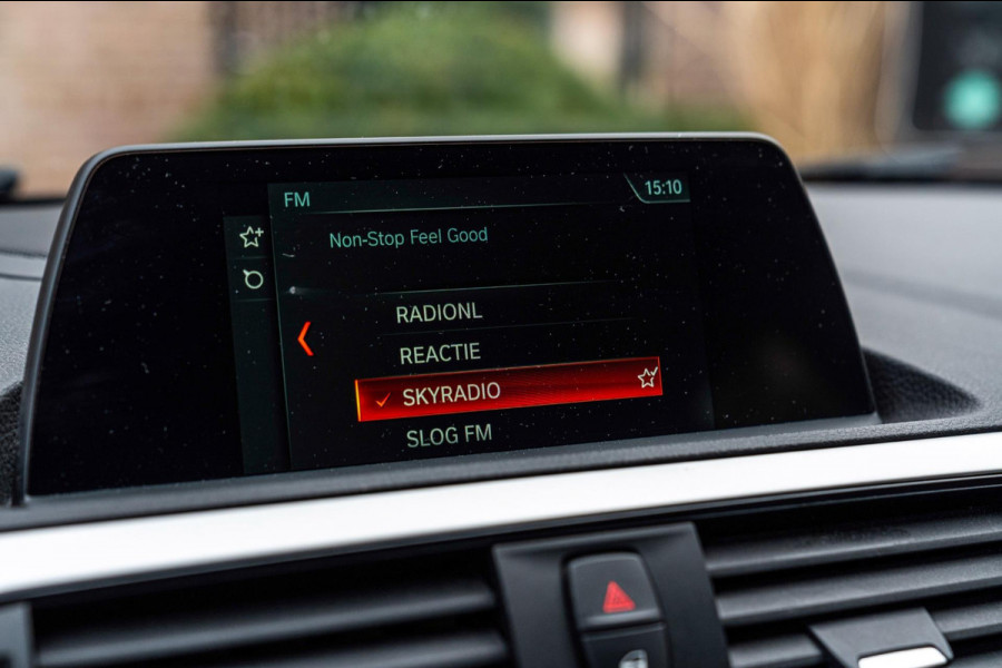 BMW 1-serie 118i Edition Shadow 136 PK Keyless Leder Stoelverwarming 17''