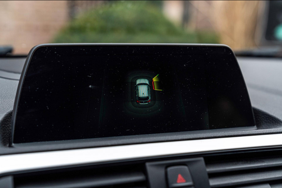 BMW 1-serie 118i Edition Shadow 136 PK Keyless Leder Stoelverwarming 17''