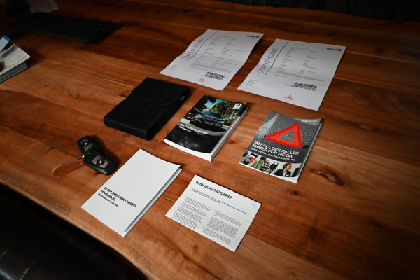 BMW 1-serie 118i Edition Shadow 136 PK Keyless Leder Stoelverwarming 17''