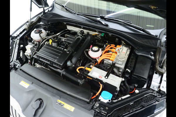 Škoda Superb Combi 1.4 TSI iV Laurin & Klement | Panoramadak | Leder | Canton | Camera | Keyless | Adaptive Cruise | Carplay