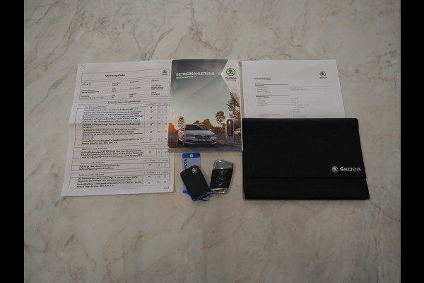 Škoda Superb Combi 1.4 TSI iV Laurin & Klement | Panoramadak | Leder | Canton | Camera | Keyless | Adaptive Cruise | Carplay