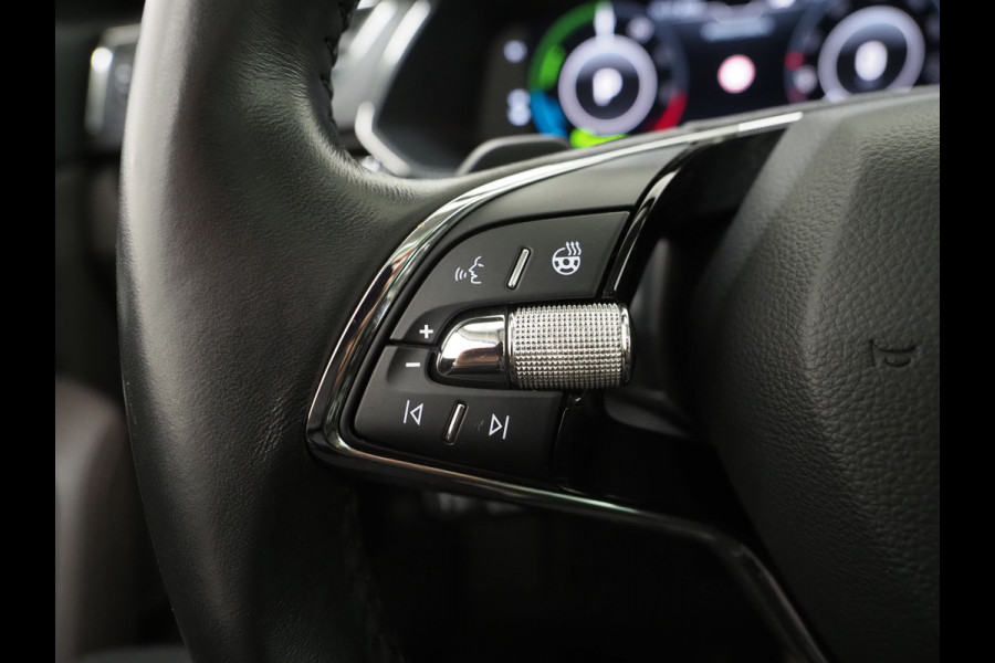 Škoda Superb Combi 1.4 TSI iV Laurin & Klement | Panoramadak | Leder | Canton | Camera | Keyless | Adaptive Cruise | Carplay