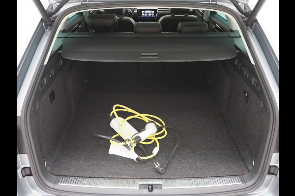 Škoda Superb Combi 1.4 TSI iV Laurin & Klement | Panoramadak | Leder | Canton | Camera | Keyless | Adaptive Cruise | Carplay