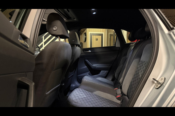 Volkswagen Taigo 1.0 TSI 3x R-Line PANO/IQ LIGHTS/KEYLESS/VIRTUAL/CARPLAY/ACC/AUTOMAAT/CAMERA/STOELVERWARMING/BOMVOL!