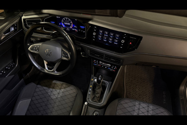 Volkswagen Taigo 1.0 TSI 3x R-Line PANO/IQ LIGHTS/KEYLESS/VIRTUAL/CARPLAY/ACC/AUTOMAAT/CAMERA/STOELVERWARMING/BOMVOL!