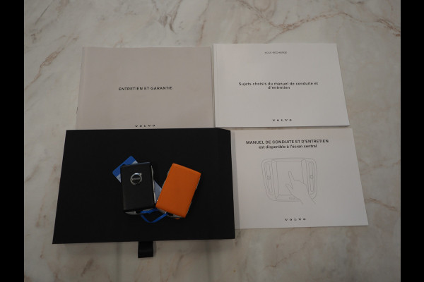 Volvo XC60 2.0 T6 Plug-in hybrid AWD R-Design Long Range | Panoramadak | Pilot Assist | Trekhaak | Camera | Keyless | Memory | Carplay