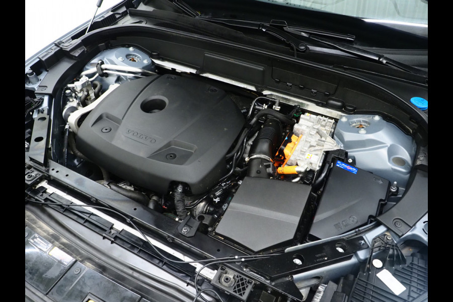 Volvo XC60 2.0 T6 Plug-in hybrid AWD R-Design Long Range | Panoramadak | Pilot Assist | Trekhaak | Camera | Keyless | Memory | Carplay