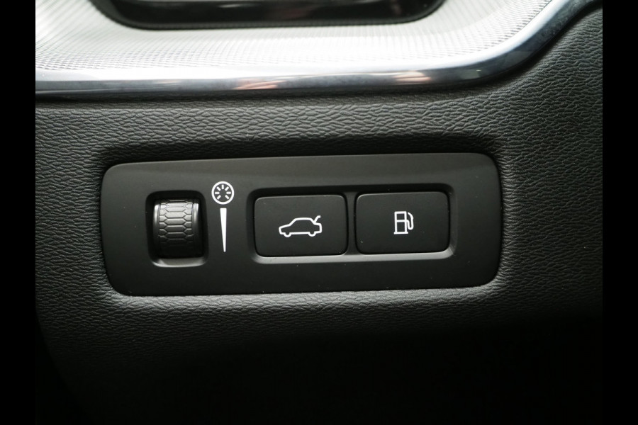 Volvo XC60 2.0 T6 Plug-in hybrid AWD R-Design Long Range | Panoramadak | Pilot Assist | Trekhaak | Camera | Keyless | Memory | Carplay