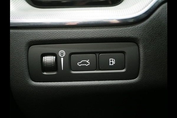 Volvo XC60 2.0 T6 Plug-in hybrid AWD R-Design Long Range | Panoramadak | Pilot Assist | Trekhaak | Camera | Keyless | Memory | Carplay