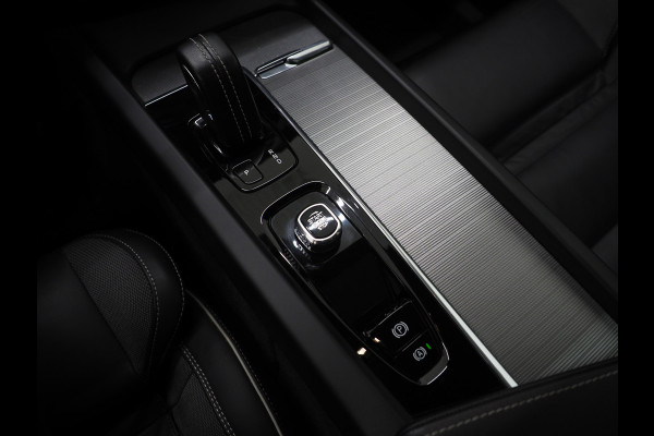 Volvo XC60 2.0 T6 Plug-in hybrid AWD R-Design Long Range | Panoramadak | Pilot Assist | Trekhaak | Camera | Keyless | Memory | Carplay