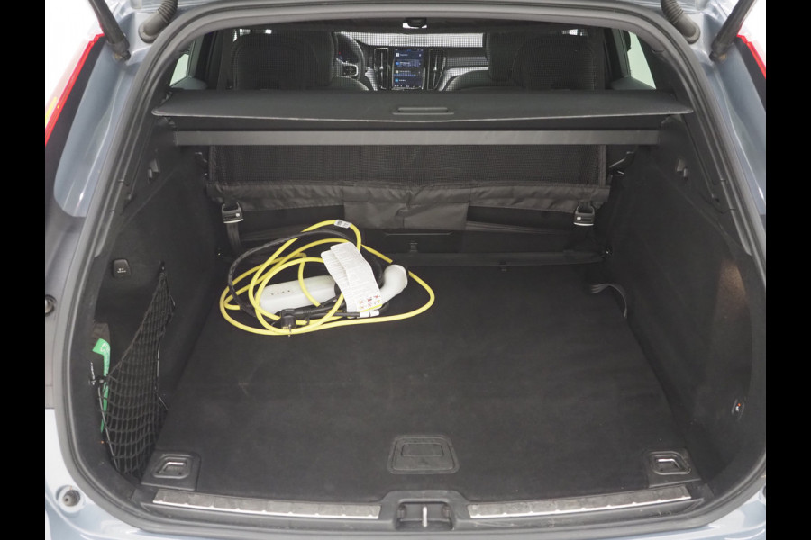 Volvo XC60 2.0 T6 Plug-in hybrid AWD R-Design Long Range | Panoramadak | Pilot Assist | Trekhaak | Camera | Keyless | Memory | Carplay