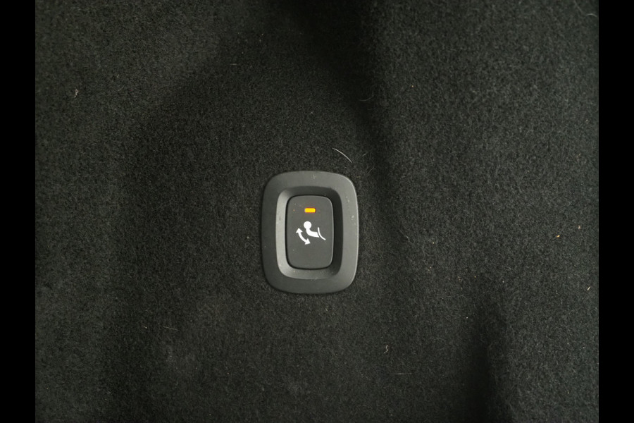 Volvo XC60 2.0 T6 Plug-in hybrid AWD R-Design Long Range | Panoramadak | Pilot Assist | Trekhaak | Camera | Keyless | Memory | Carplay